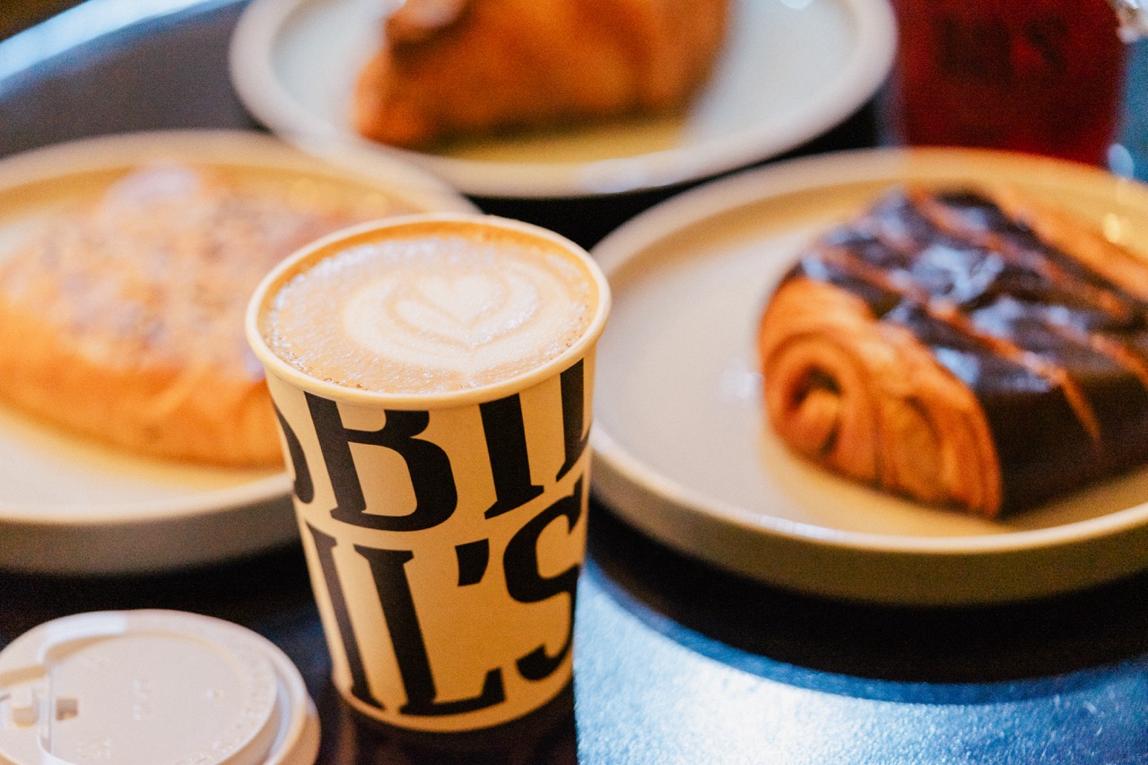 Menikmati Kopi Bils Coffee