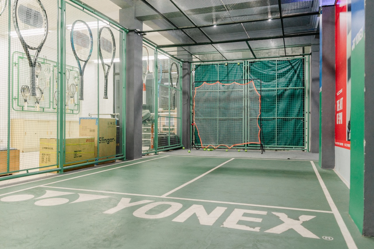 Kondisi Minicourt Hitting Room di Metro Tennis