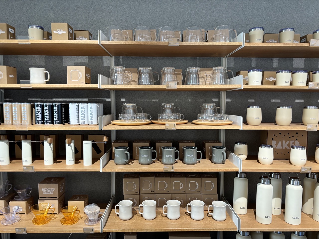 Pilihan Souvenir dan Merchandise Kopi di Baked