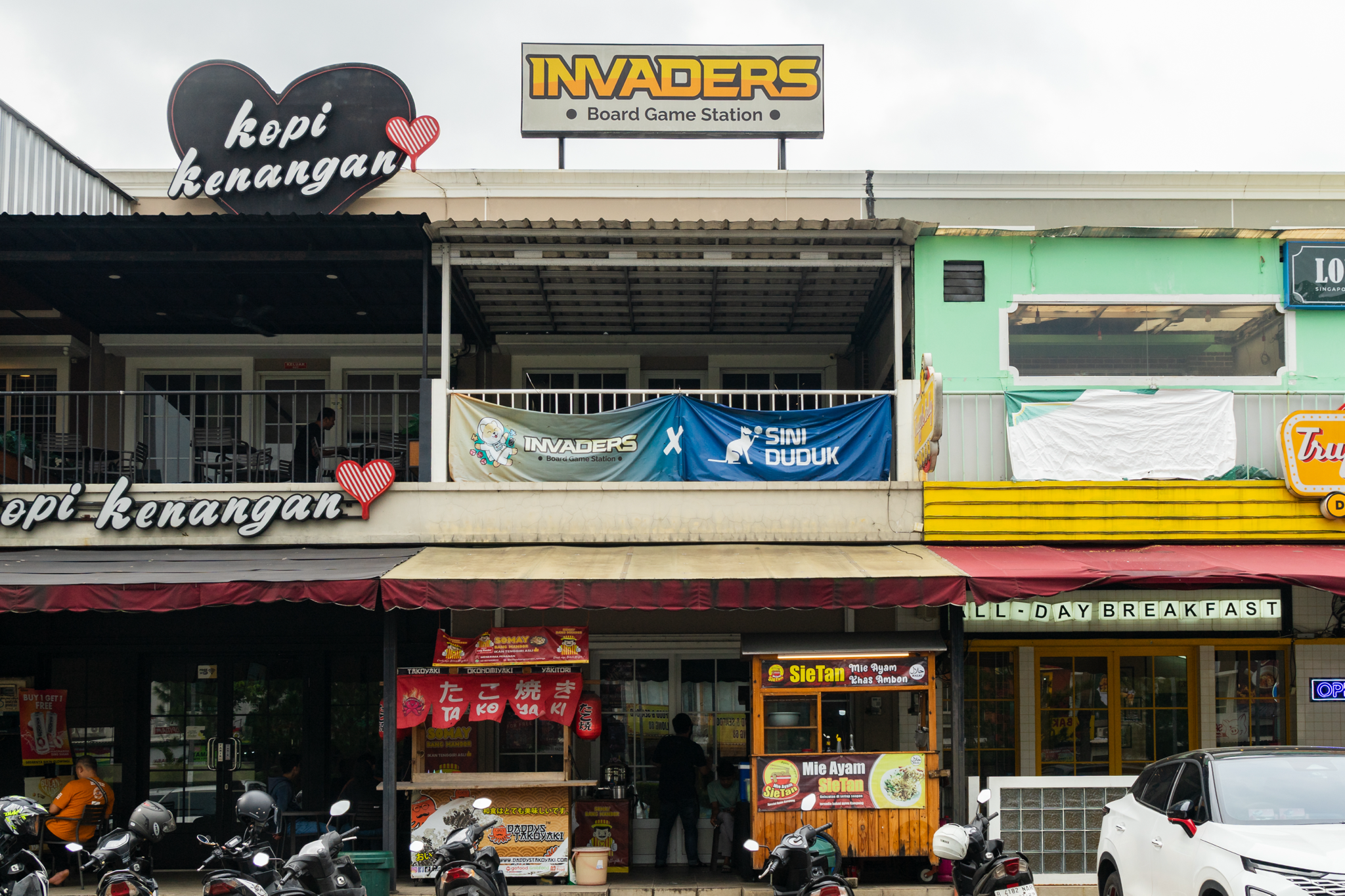 Invaders Board Game Station